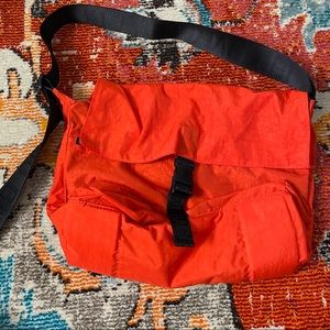 NWT BAGGU sport messenger bag in tomato